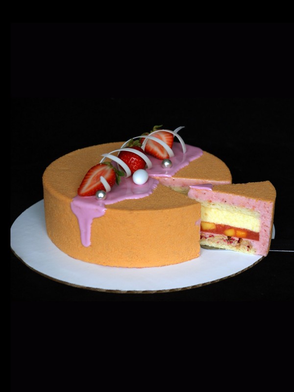 Jordbær-mango mousse kage