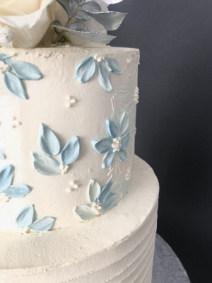 Tekstureret blå og hvid bryllupskage
