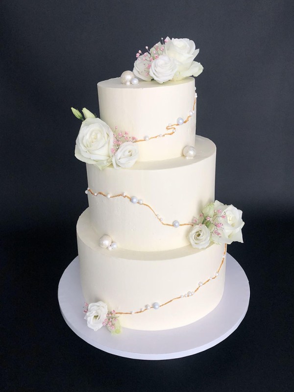 Fault line wedding cake with pearls and flowers