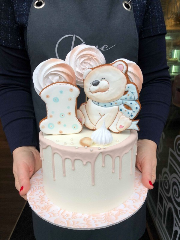 Baby cake with teddy bear