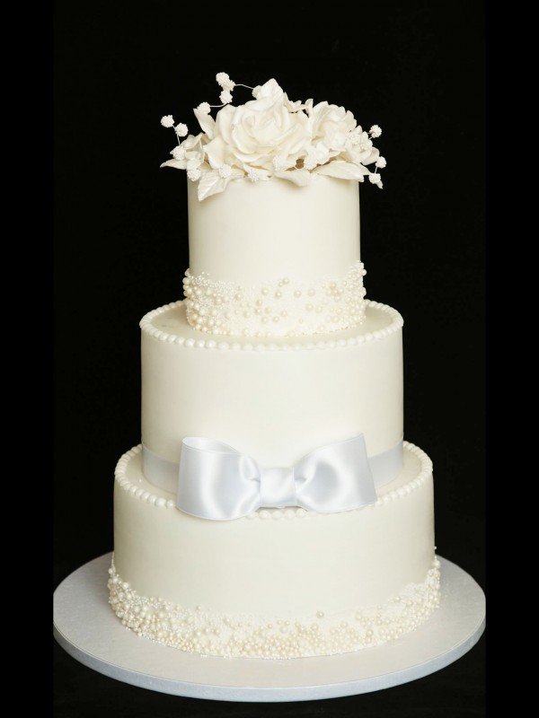 White bow wedding cake