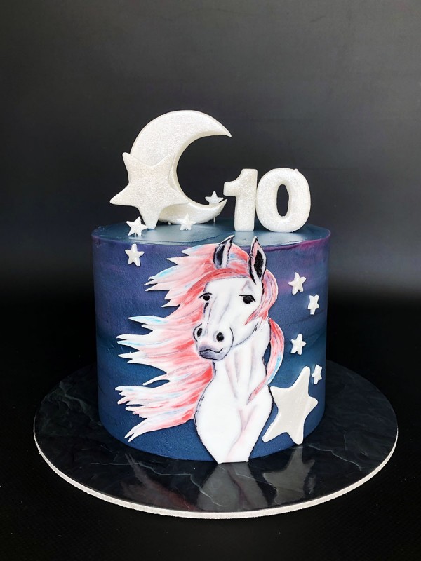 Cake with horse