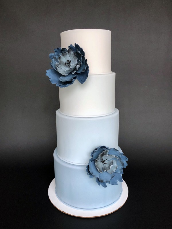 Ombre wedding cake with sugarflowers