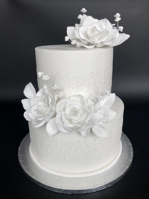 Wedding cake with laces and sugar flowers